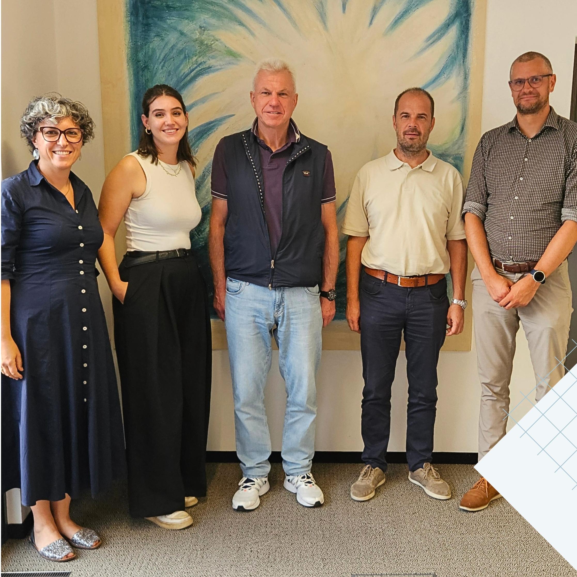 Baukollegium und Südtiroler Jugendring diskutieren in Bozen über leistbaren Wohnraum, Mietmarkt und Zukunftsperspektiven für junge Menschen in Südtirol.